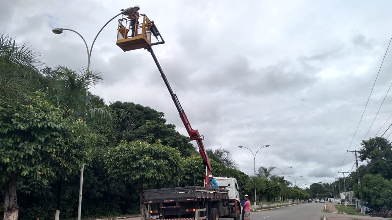 Iluminação pública de importante avenida de Miracema é modernizada