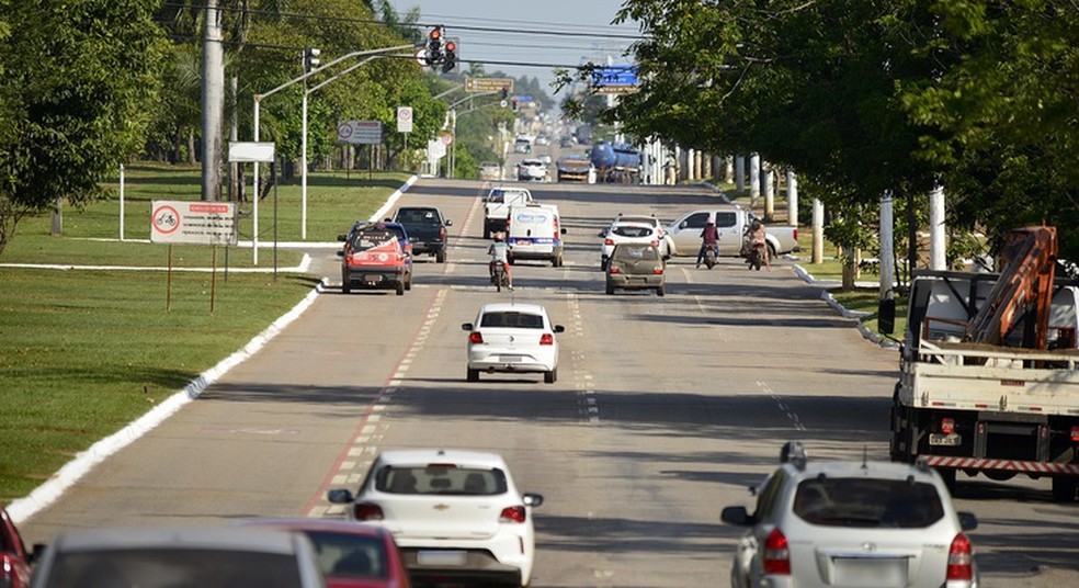 Prefeitura notifica mais de 4,2 mil donos de veículos com multas de trânsito na capital