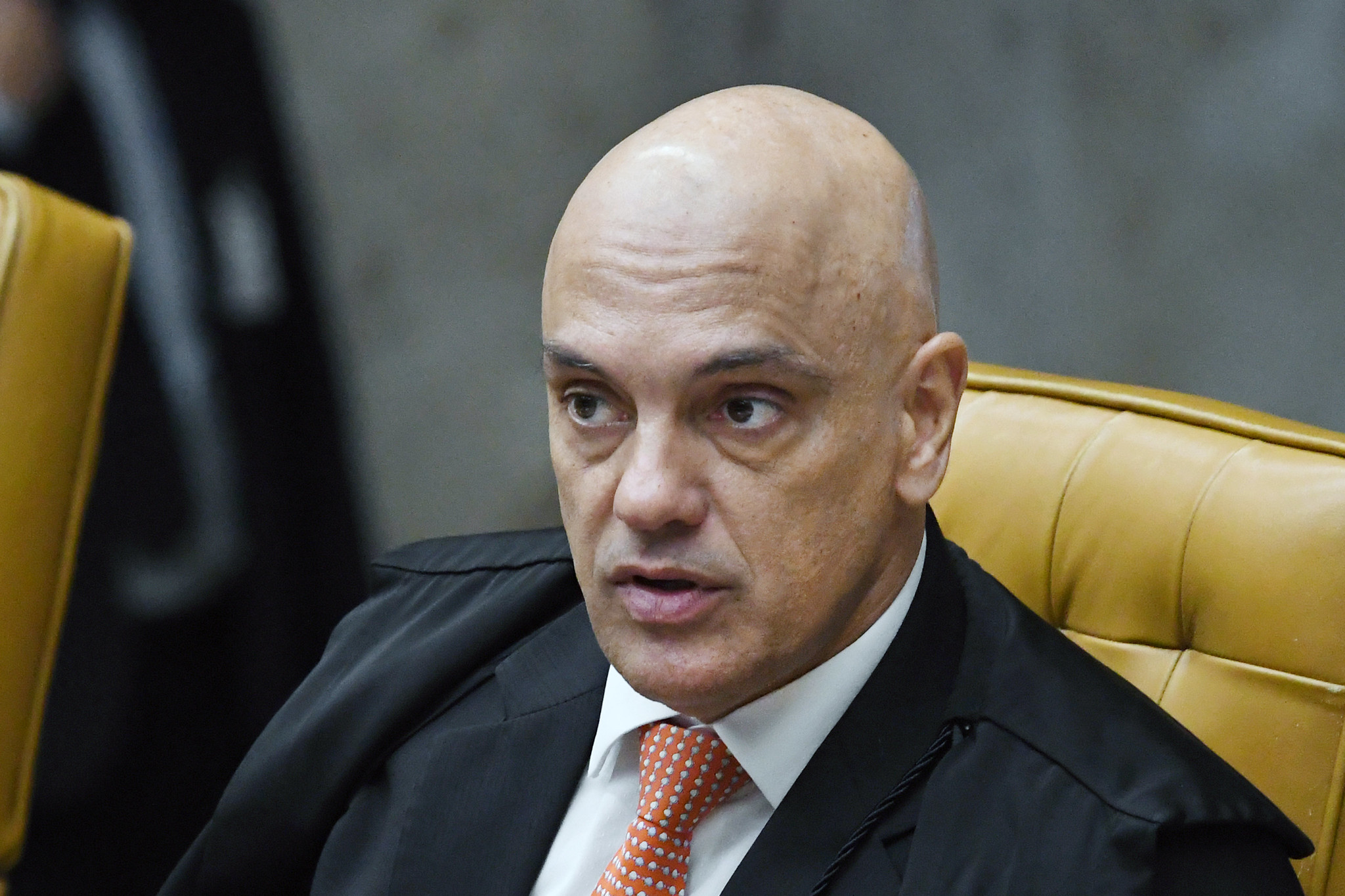 Alexandre de Moraes acata pedido de Bolsonaro e tira vídeo sobre venezuelanas do ar