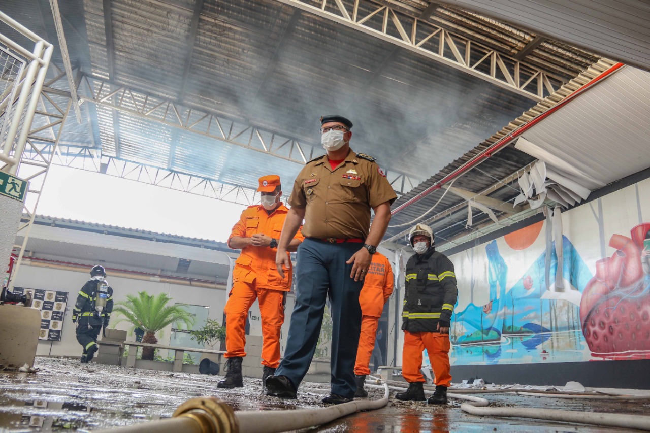 Ação rápida do Corpo de Bombeiros evita que fogo se alastre na Cidade da Polícia, em Palmas