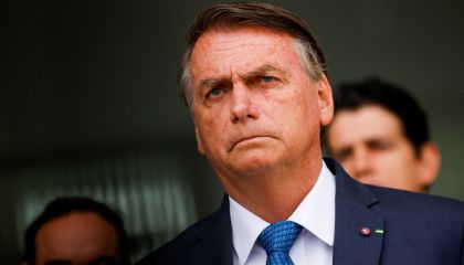 Tratamento dispensado a quem atira em policial é o de bandido, diz Bolsonaro