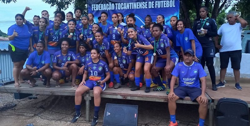 No gramado da Escolinha Nilton Santos, Polivalente garante o título de campeão do Estadual de Futebol Feminino