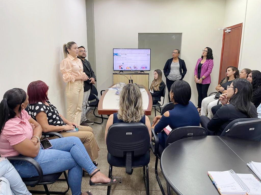 Administração lança curso de secretariado para servidores da Pasta