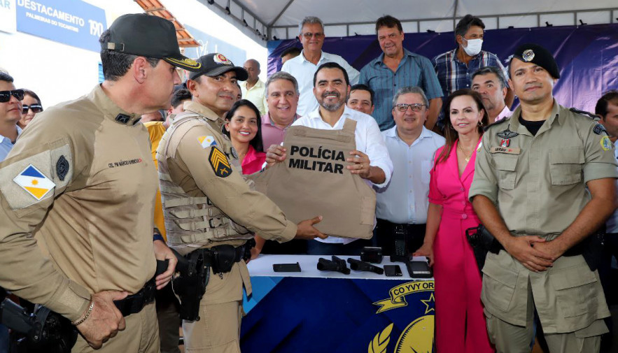 Governador Wanderlei Barbosa prestigia aniversário de Palmeiras do Tocantins e reativa destacamento da Polícia Militar