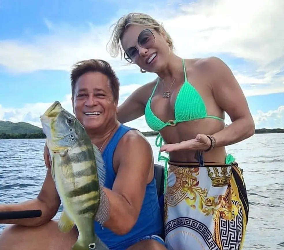 Cantor Leonardo e esposa visitam a nova fazenda no sul do TO e ganham cachorros de fãs: ‘Tequila e Cabaré’