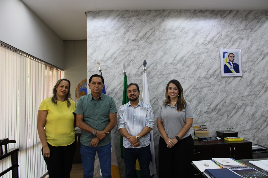 Prefeito de Almas visita a Secretaria da Indústria, Comércio e Serviços para apresentar demandas com foco no desenvolvimento econômico do município