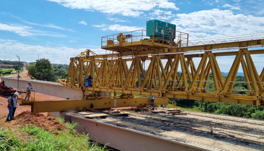 Governo do Tocantins inicia instalação das 25 primeiras vigas de concreto armado na obra da ponte sobre o Rio Tocantins, em Porto Nacional