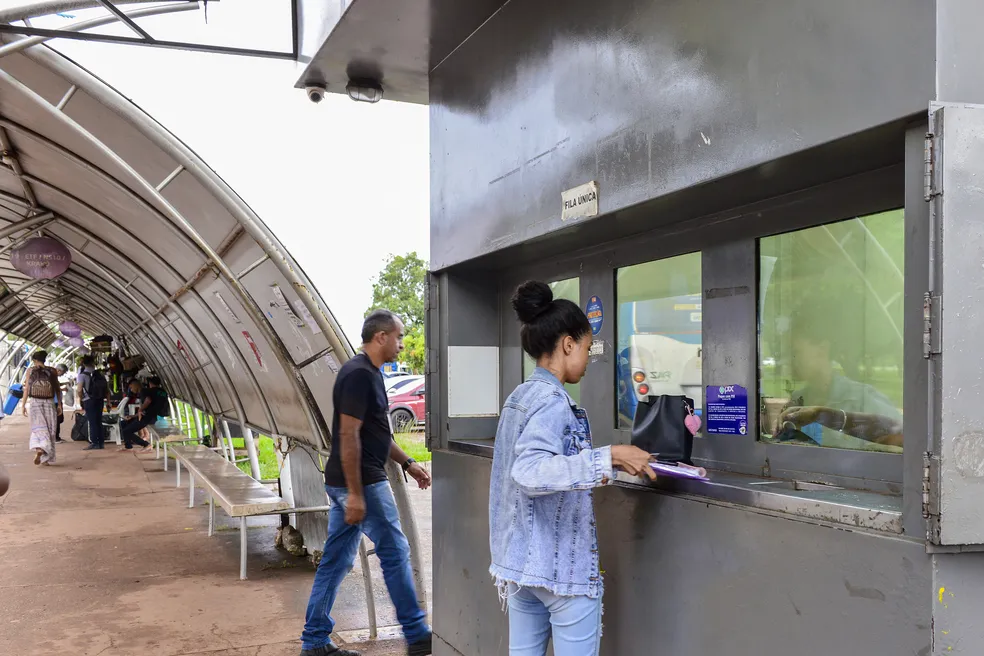 Usuários podem recarregar cartões do transporte público neste domingo em seis estações de ônibus; veja onde