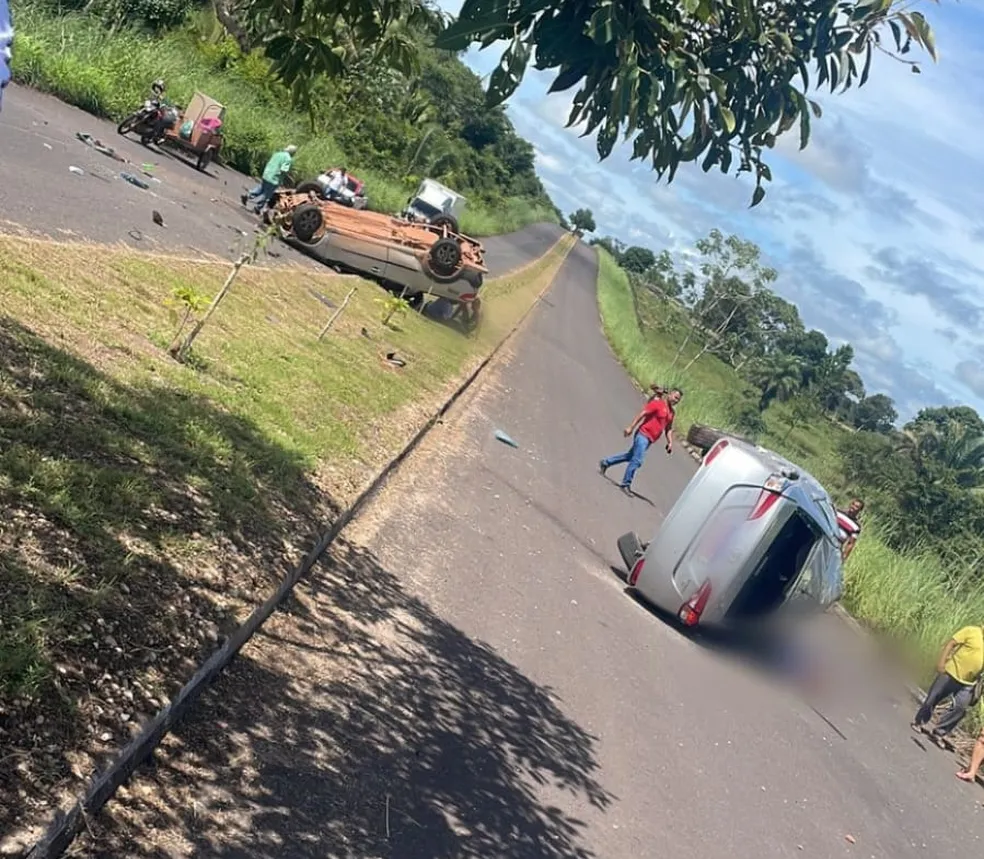 Homem morre após ser esmagado pelo próprio carro em acidente envolvendo dois veículos