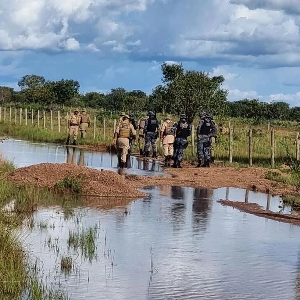 Prefeito suspende aulas, atendimento médico e transportes na zona rural durante operação que faz caçada por criminosos