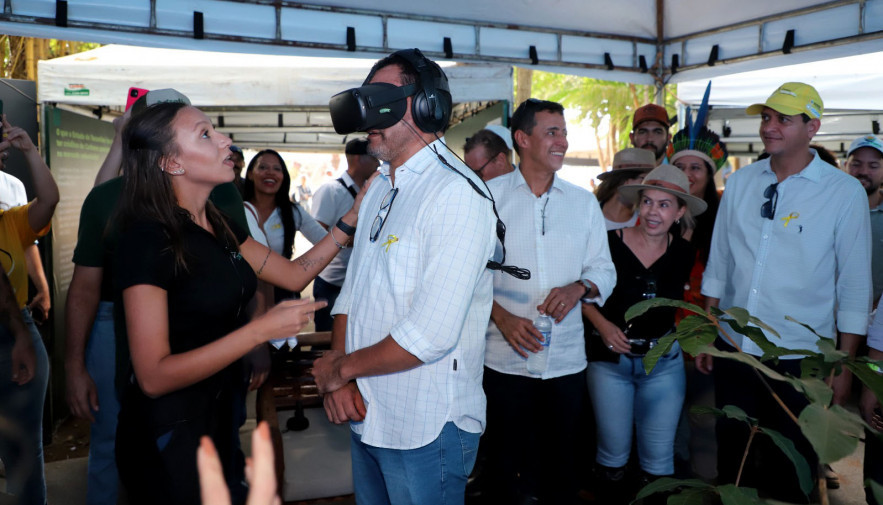 Governador participa de experiência ambiental com tecnologia de realidade virtual