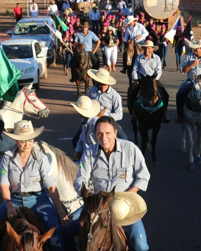 Em Goianorte, Gaguim participa de cavalgada em comemoração ao aniversário da cidade