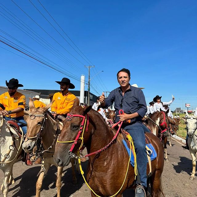 Deputado Gaguim é destaque na tradicional Cavalgada de Araguaína