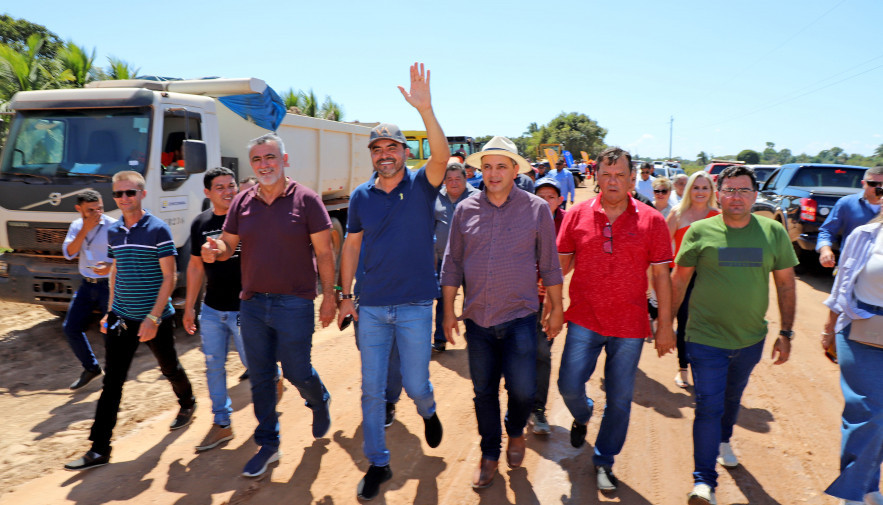 Governador visita obra avaliada em R$ 16 milhões que liga Esperantina ao estado do Pará