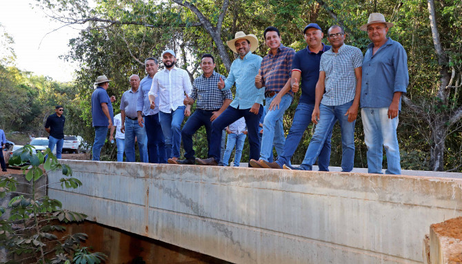 Governador Wanderlei Barbosa visita obras em Aparecida do Rio Negro