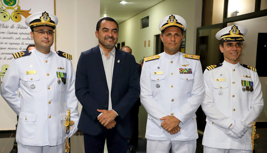 Governador Wanderlei Barbosa prestigia solenidade de transmissão do cargo de Capitão da Marinha no Tocantins