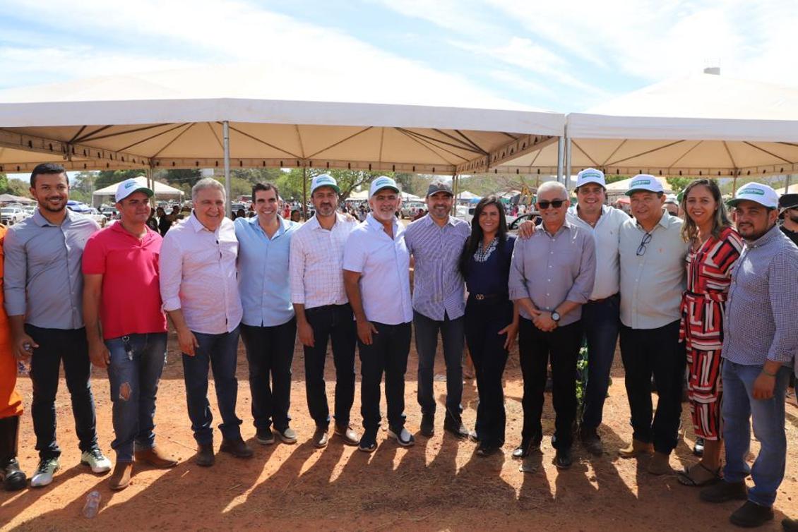 Amélio Cayres participa da missa do Senhor do Bonfim, a maior celebração religiosa do Tocantins