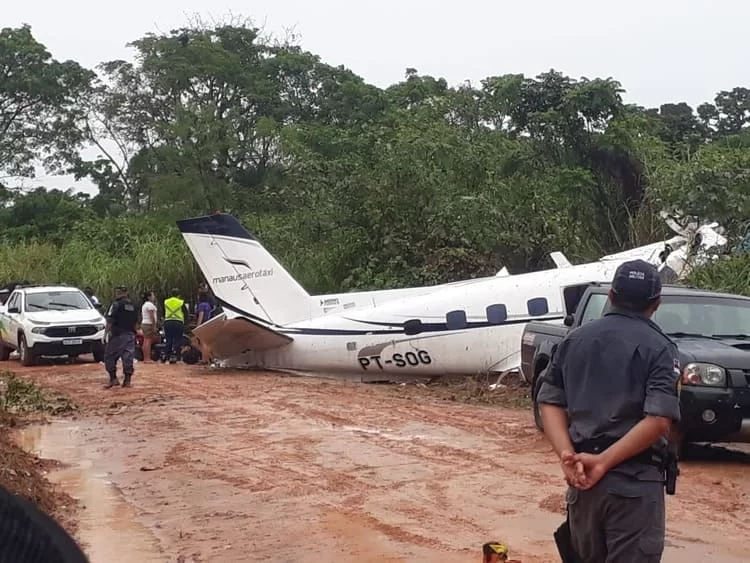 Queda de avião deixa 14 mortos no interior do Amazonas