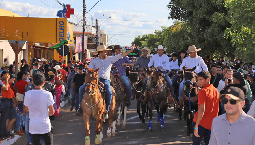 Com a presença do governador, cavalgada da 27ª Edição da ExpoBrasil em Paraíso é um sucesso