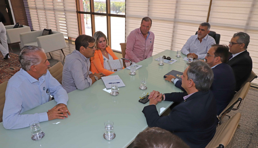 Governador em exercício recebe empresários interessados em operar na hidrovia Tocantins-Araguaia