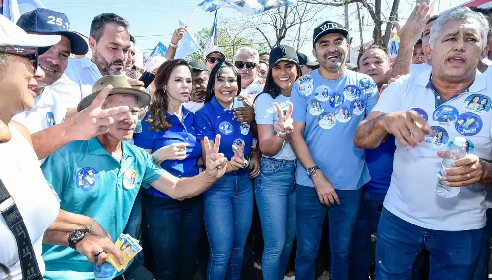 Janad e Wanderlei arrasta multidão pelas ruas de Taquaralto