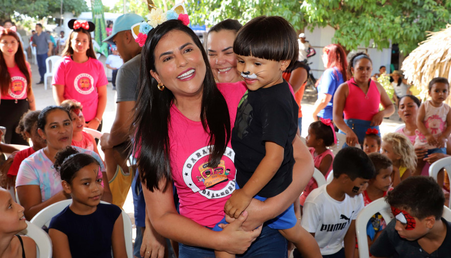 Primeira-dama Karynne Sotero celebra o Dia das Crianças com ações da Caravana da Alegria